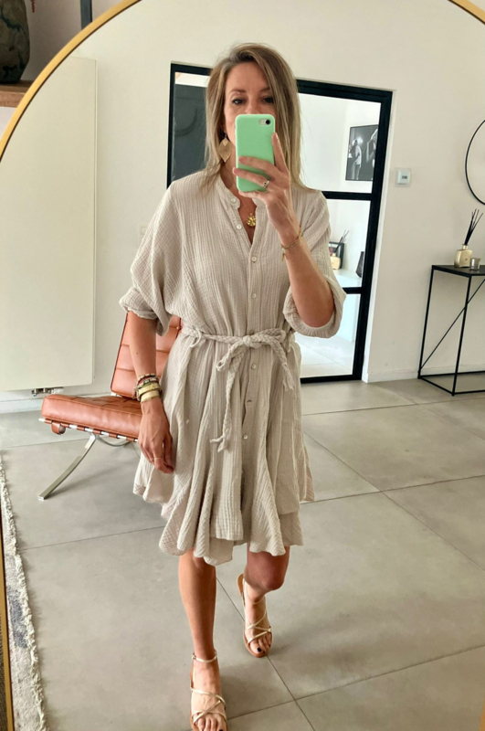 Yvoire tetra jurk beige Saleshoekje Nouth inspired by Maia