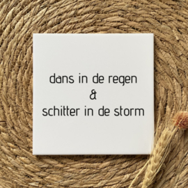 Tegeltje dans in de regen