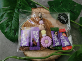 Sleutelhanger Bloem Lila Juf + lekkers