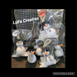 Kersthangers sneeuwpopjes.