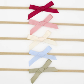 Setje van 5 nylon haarbandjes met strik