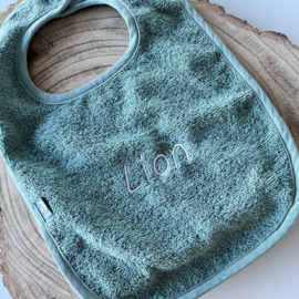 Slabbetje badstof met naam - ash green