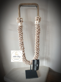 Schelpenketting groot op frame