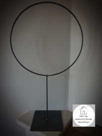 Metalen frame cirkel op voet 60 cm hoog