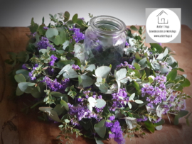 Eucalyptus/limonium krans paars gemaakt