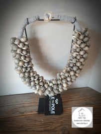 Schelpenketting klein op frame taupe