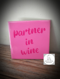 Tekst tegel "Partner in wine"