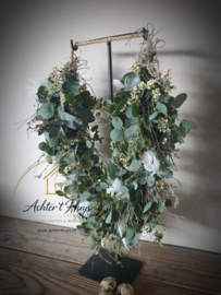 DIY Gebonden groen ketting op frame