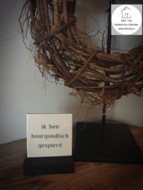 Tekst tegel "Bourgondisch gespierd"