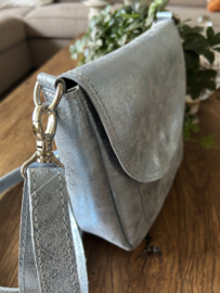 IJsblauw metallic leer schoudertasje -VERKOCHT-