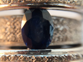 Ring met blauwe saffier en diamant