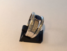 Ring met blauwe saffier en diamant