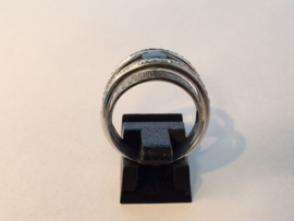 Ring met blauwe saffier en diamant