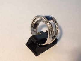 Ring met blauwe saffier en diamant