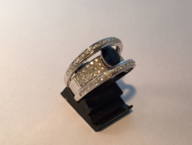 Ring met blauwe saffier en diamant