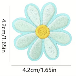 Embleem - 7 stuks - bloemen - mix - pastel  - 4 x 4 cm - applicatie - opstrijken - strijken - patch