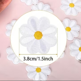 Embleem - 2 stuks - bloemen - mix - wit - margriet - madelief  - applicatie - opstrijken - strijken - patch