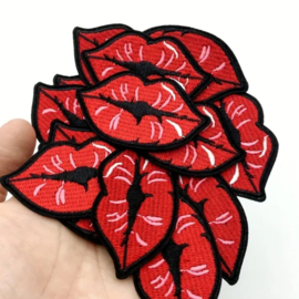 Embleem kus - mond - 6.5 x 3.5 cm - applicatie - opstrijken - strijken - patch