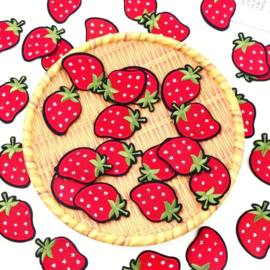 Embleem - 2 stuks - 3 x 4.5 cm -  aardbei- mix - rood  - applicatie - opstrijken - strijken - patch