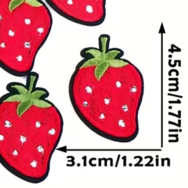 Embleem - 2 stuks - 3 x 4.5 cm -  aardbei- mix - rood  - applicatie - opstrijken - strijken - patch