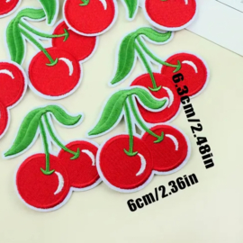 Embleem kers - kersen - Cherry -  6 cm - applicatie - opstrijken - strijken
