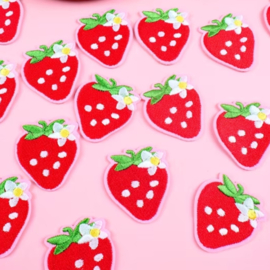 Embleem - 2 stuks - 3.5 cm -  aardbei- mix - rood  - applicatie - opstrijken - strijken - patch