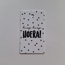 3x Cadeaulabel  "HIEP HIEP hoera" WIT