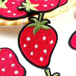 Embleem - 2 stuks - 3 x 4.5 cm -  aardbei- mix - rood  - applicatie - opstrijken - strijken - patch
