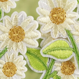 Embleem - 1 stuk mini bloem 3.5 cm x 3.5cm - geel - margriet - madelief- applicatie - opstrijken - strijken - patch