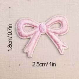 Embleem voor op kleding stof -  mini -  4 stuks - strik - strikje - bow -- liefde - rood- 1.8 x 2.5 cm - applicatie - opstrijken - strijken - patch