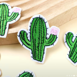 Embleem cactus - plant -  4 x 5 cm - applicatie - opstrijken - strijken