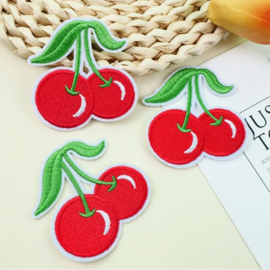 Embleem kers - kersen - Cherry -  6 cm - applicatie - opstrijken - strijken