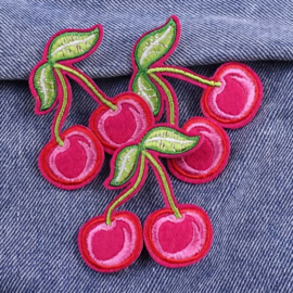 Embleem kers - cherry - 4.7x 5 cm - applicatie - opstrijken - strijken - patch