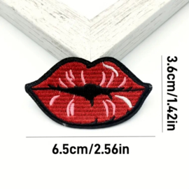 Embleem kus - mond - 6.5 x 3.5 cm - applicatie - opstrijken - strijken - patch