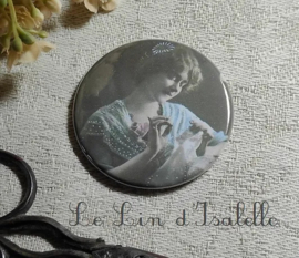 Le Lin d'Isabelle -  Needleminder Femme Brodeuse