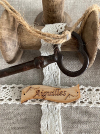 Embroidery Label "Aiguilles" Donker