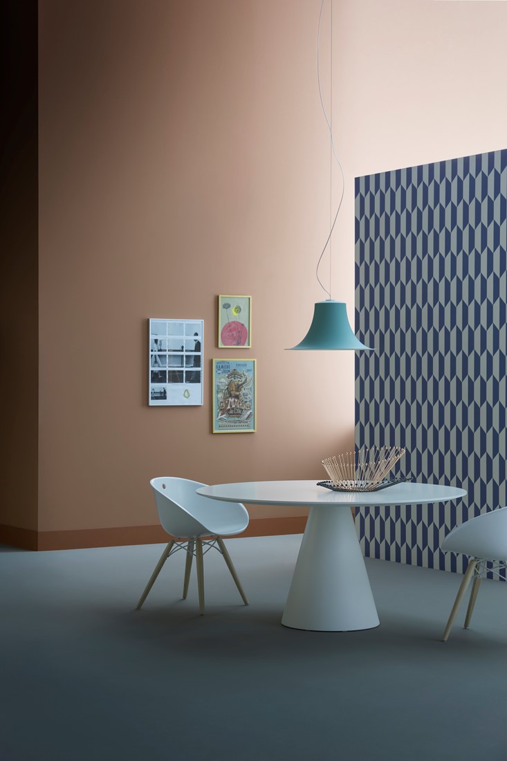 Ikon 73 - kunststof kegelvormige tafel met een rond of vierkant volkern blad - FP