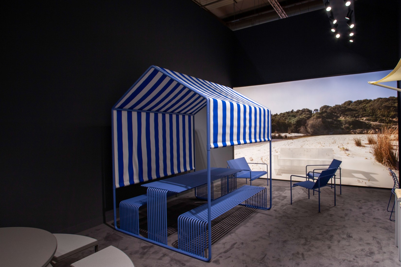 Urbantime.h24 picknick cabana - Tafel, banken en frame van gepoedercoat staal