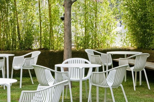 Jump TJ3 - stapelbare 3-poots kantine tafel met een rond volkern blad- FP