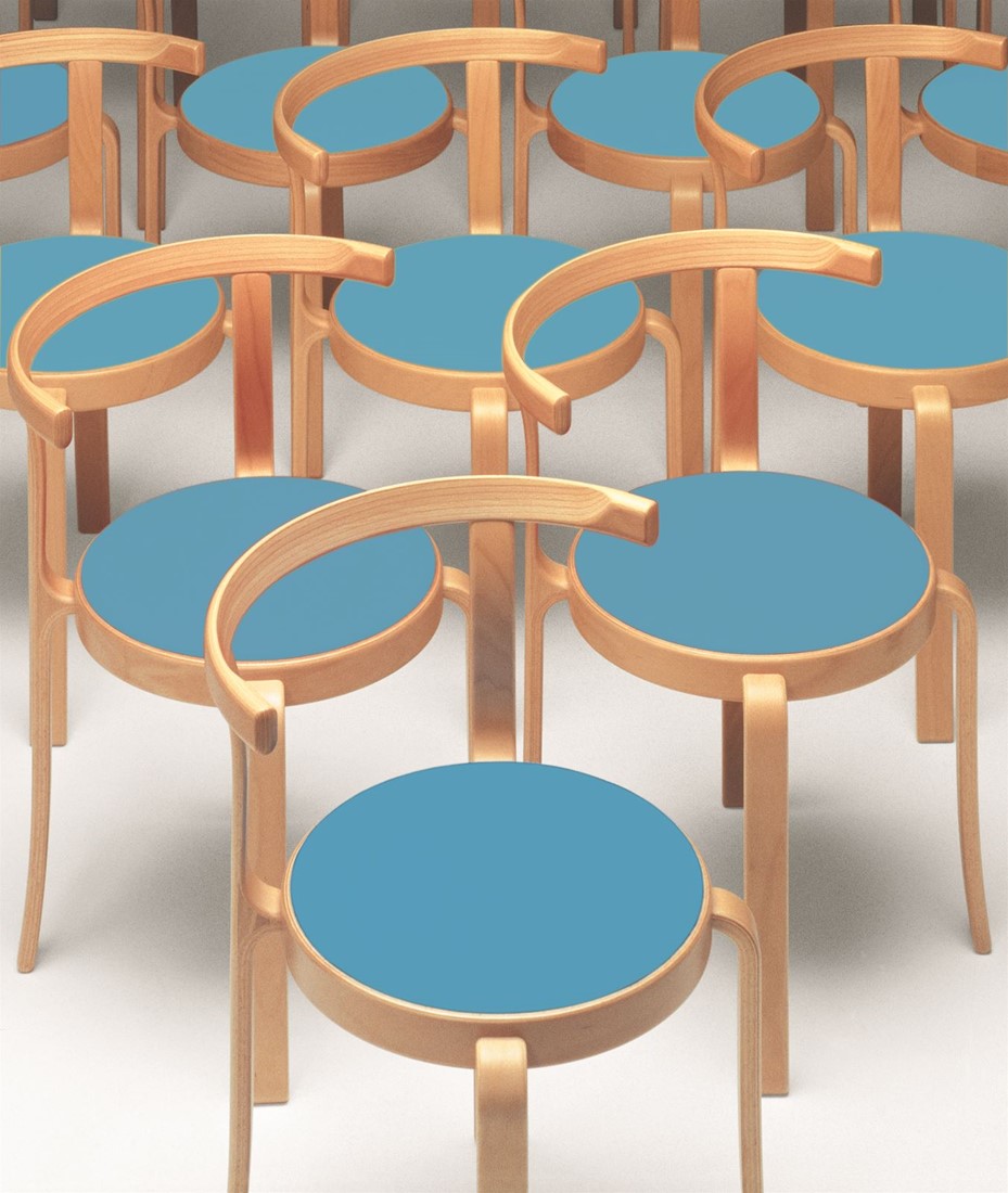 Serie 8000 Stoel- Magnus Olesen designklassieker, frame massief hout, zitting hpl, linoleum, fineer of gestoffeerd