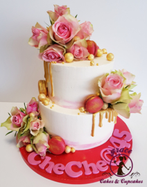 Drip cake met verse bloemen