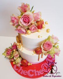 Drip cake met verse bloemen