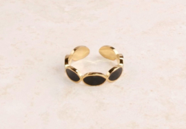 Ring black ovals