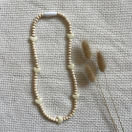 Hartjes ketting beige