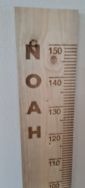 Groeimeter 150cm Steigerhout met de naam Noah