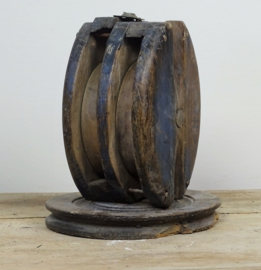 Industrial cable pulley