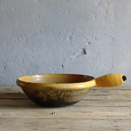 Antieke Provençaals aardewerk schaal