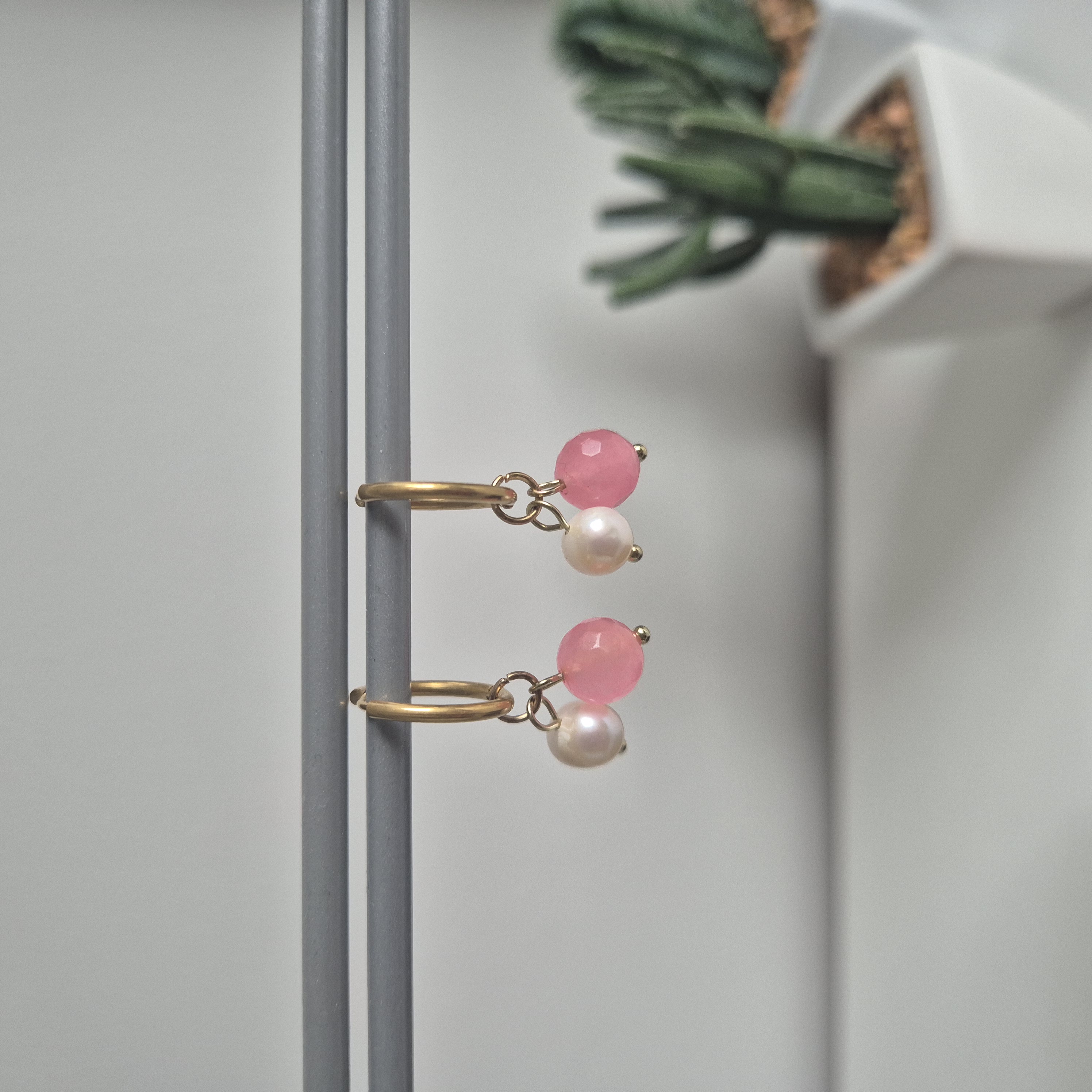 RVS Ooringen met roze en parel hanger