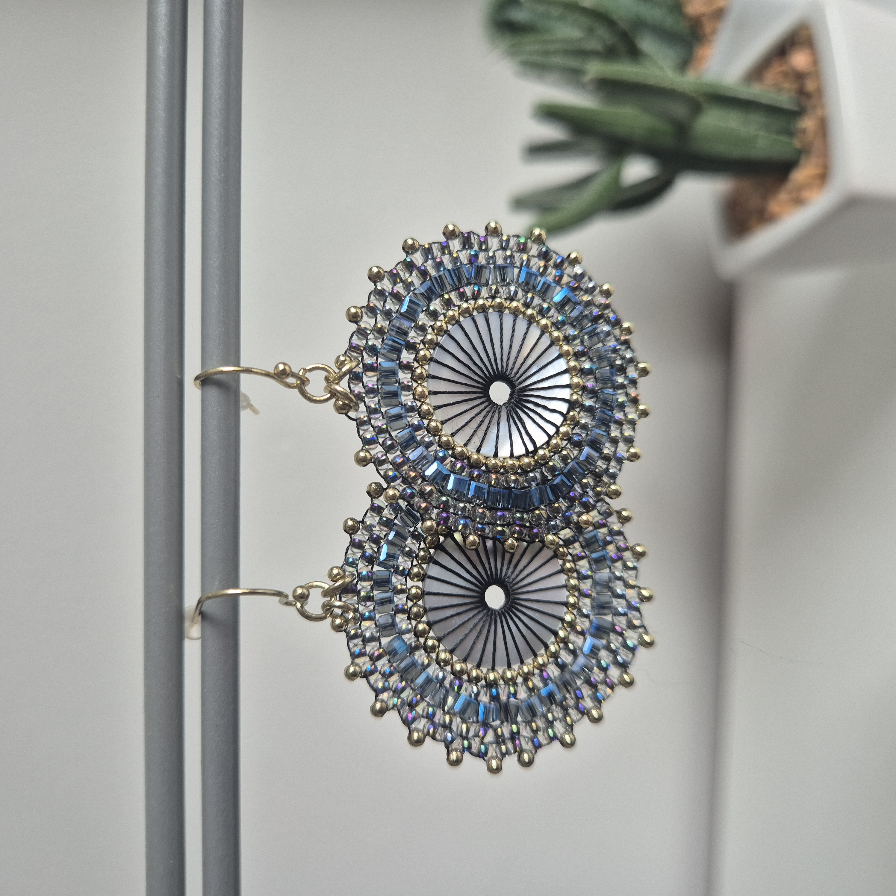Miyuki oorbellen blauw-grijs