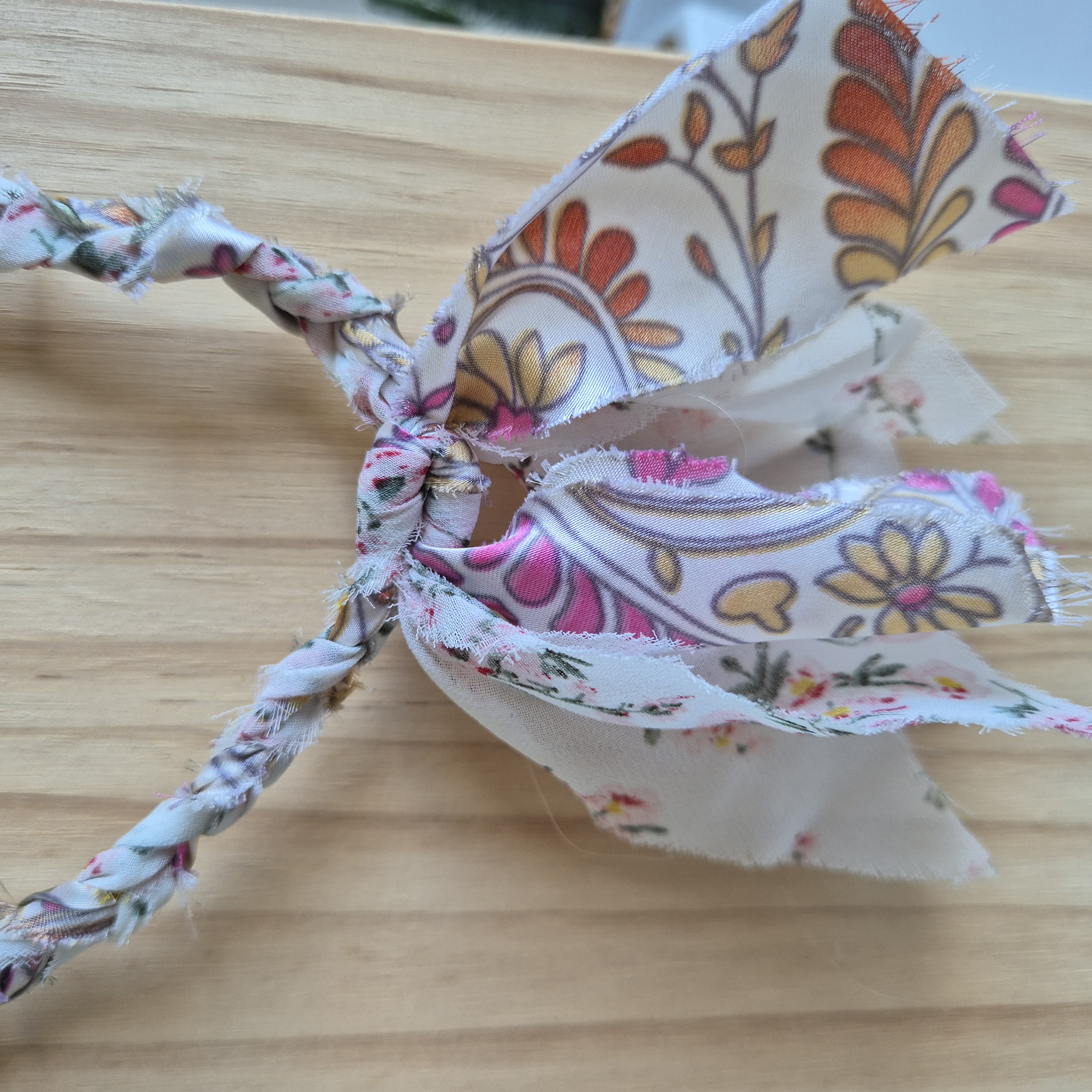 Bandana ketting Wit-roze patroon